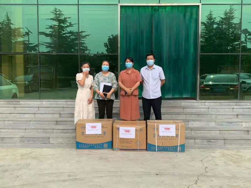 青山一道，同担风雨。