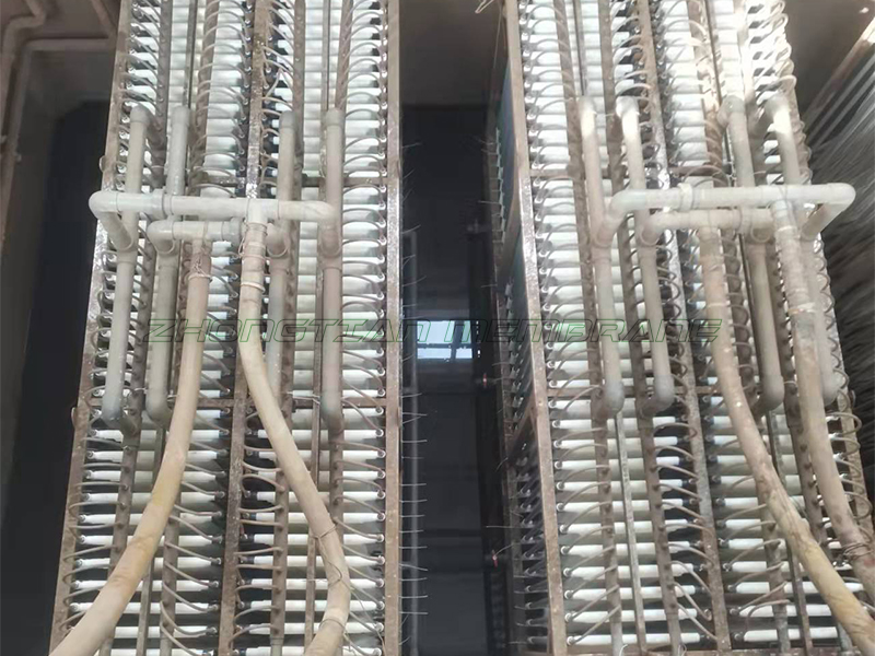 1000吨生活污水MBR膜组安装现场（一）