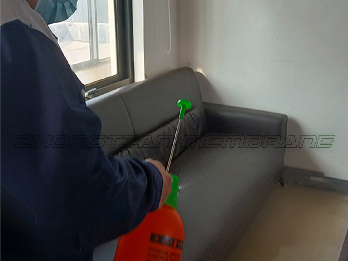 清洁消杀无死角 守好防疫“平安门”